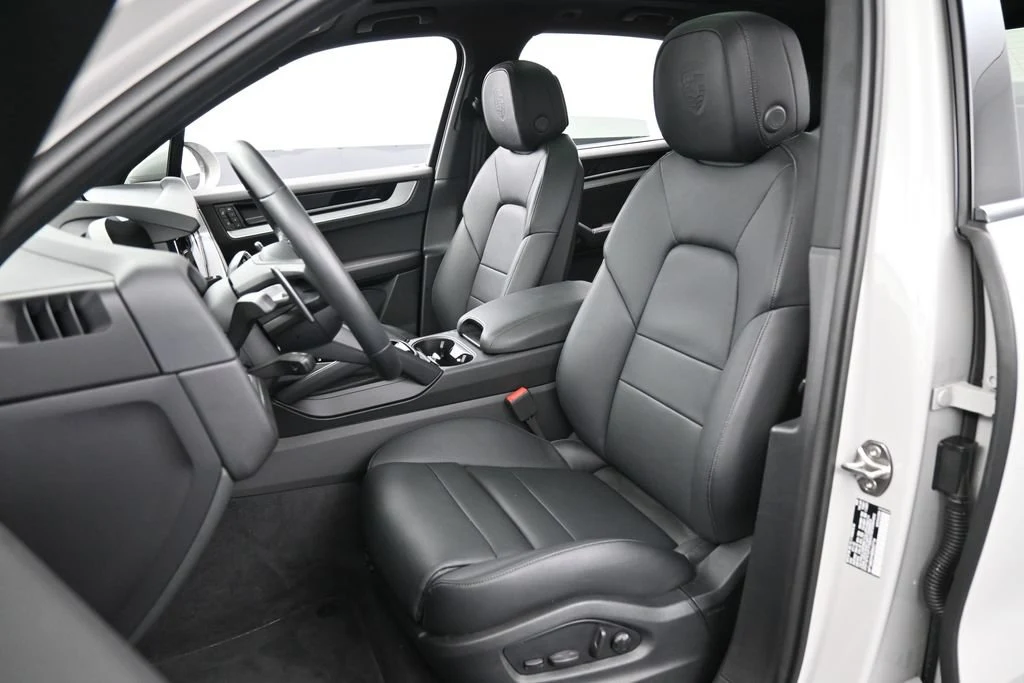 2025 Porsche Cayenne S E-Hybrid interior, seats, Black