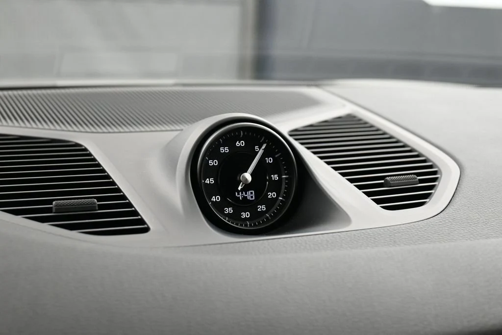 2025 Porsche Cayenne S E-Hybrid interior, Black