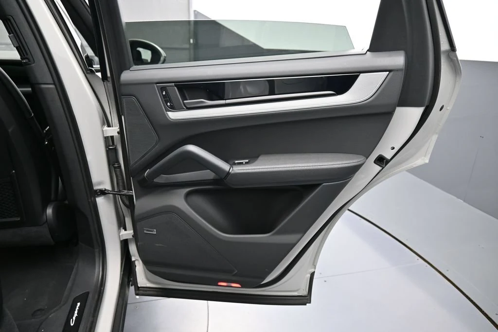 2025 Porsche Cayenne S E-Hybrid interior, door panel, Black