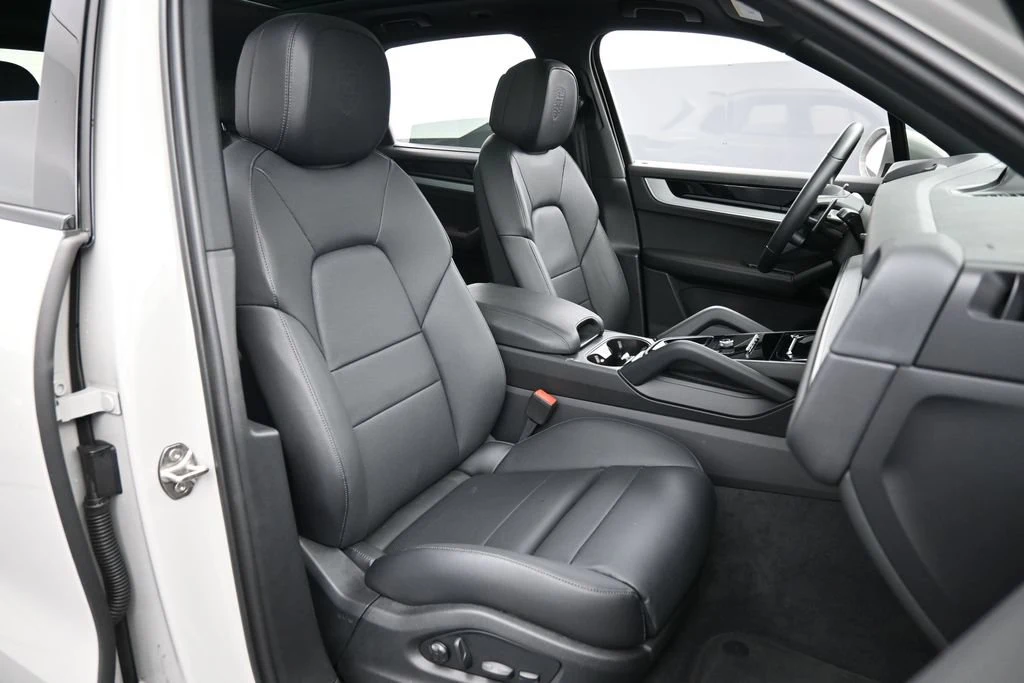 2025 Porsche Cayenne S E-Hybrid interior, seats, Black
