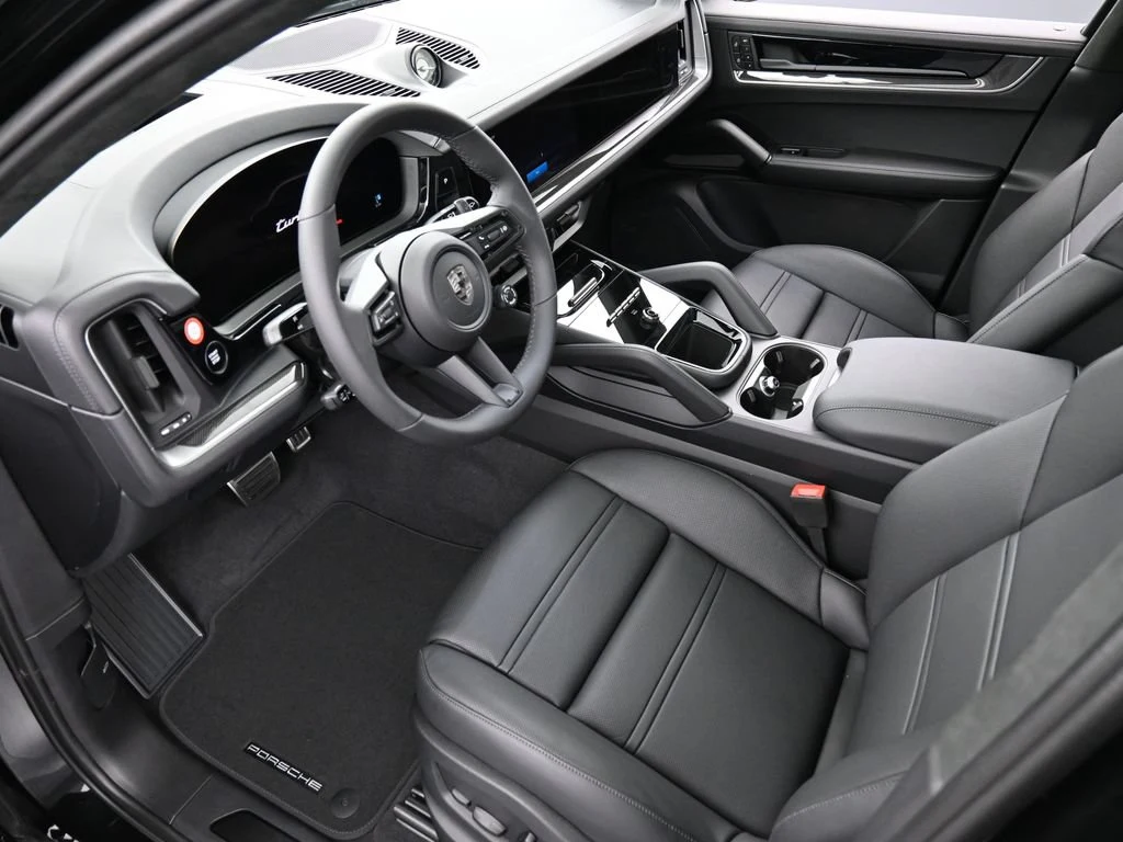 2026 Porsche Cayenne Turbo E-Hybrid interior, Black