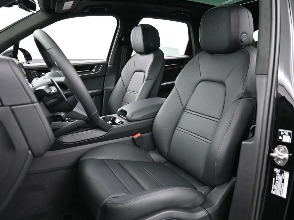 2026 Porsche Cayenne Turbo E-Hybrid interior, seats, Black