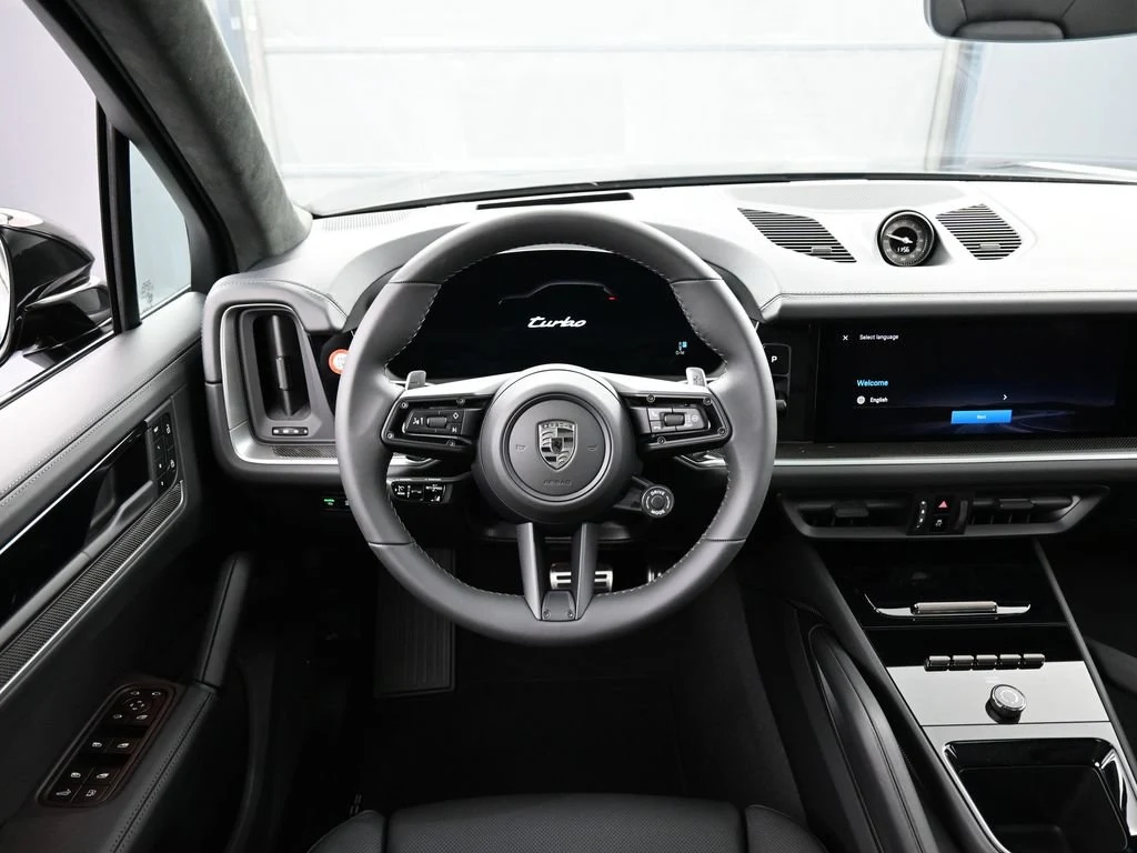 2026 Porsche Cayenne Turbo E-Hybrid interior, Black
