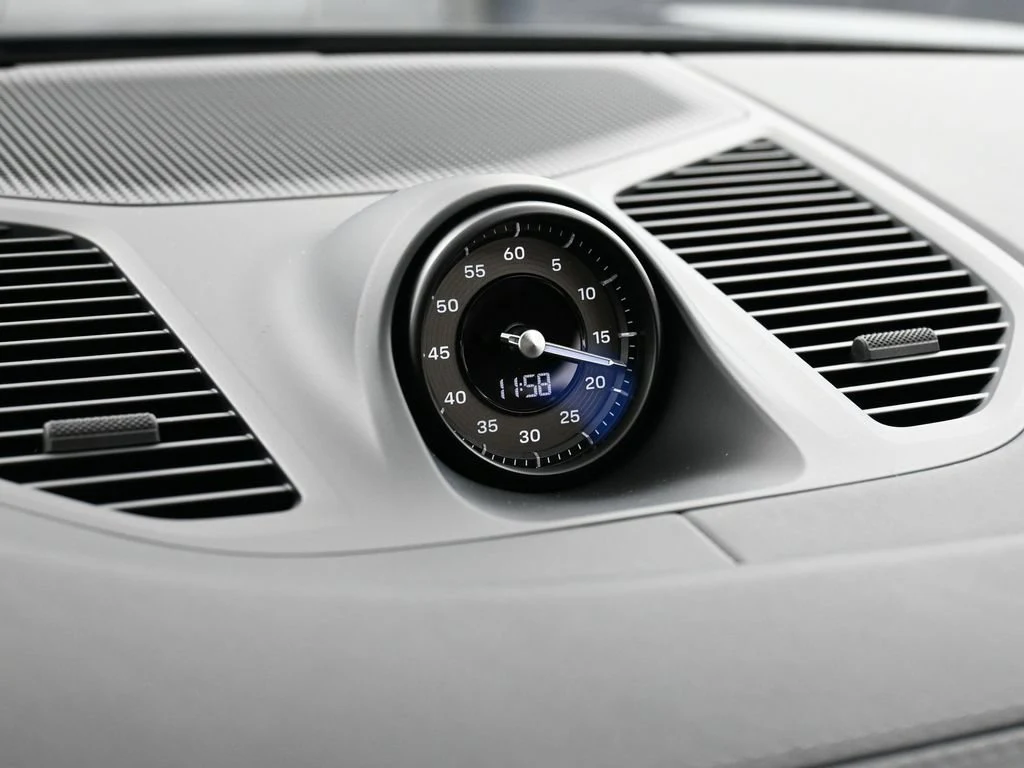 2026 Porsche Cayenne Turbo E-Hybrid interior, Black