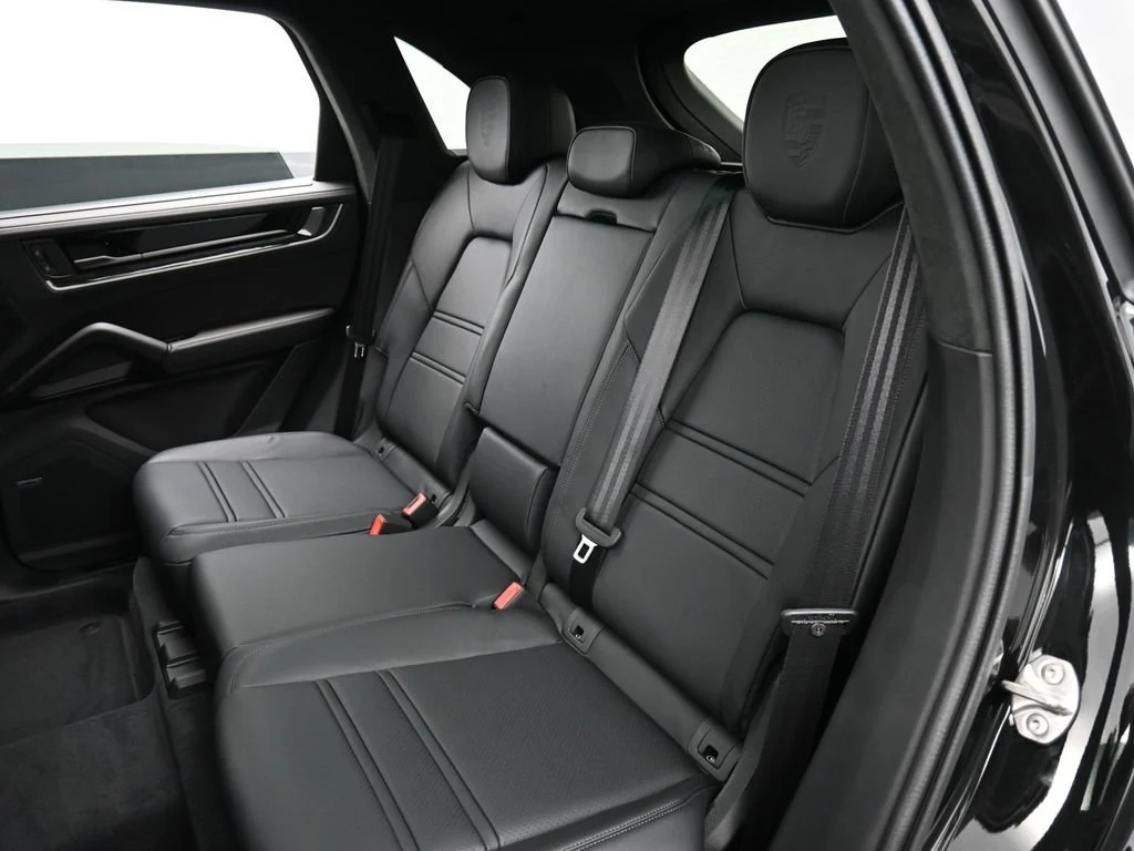 2026 Porsche Cayenne Turbo E-Hybrid interior, seats, Black