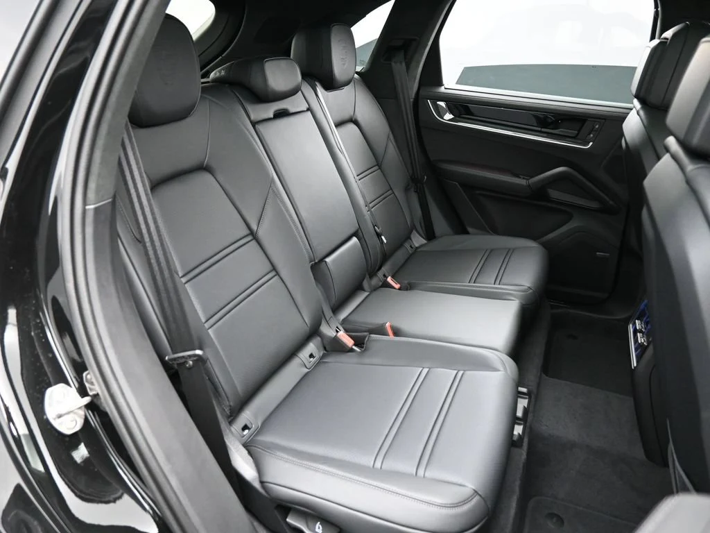 2026 Porsche Cayenne Turbo E-Hybrid interior, seats, Black