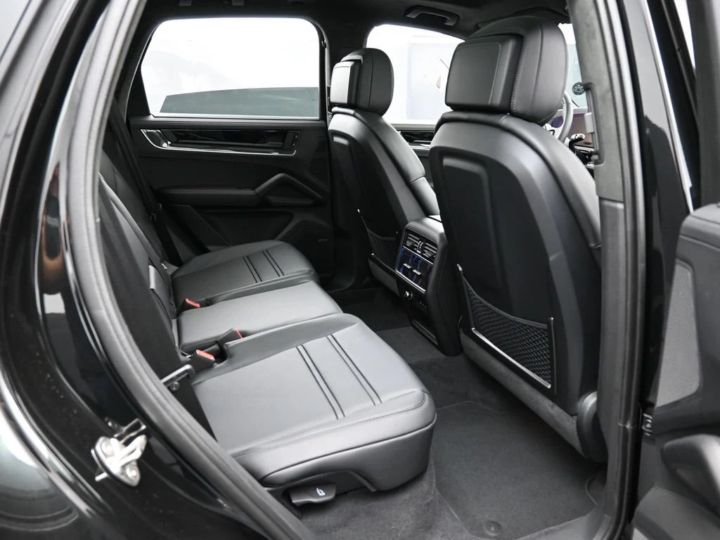 2026 Porsche Cayenne Turbo E-Hybrid interior, seats, Black