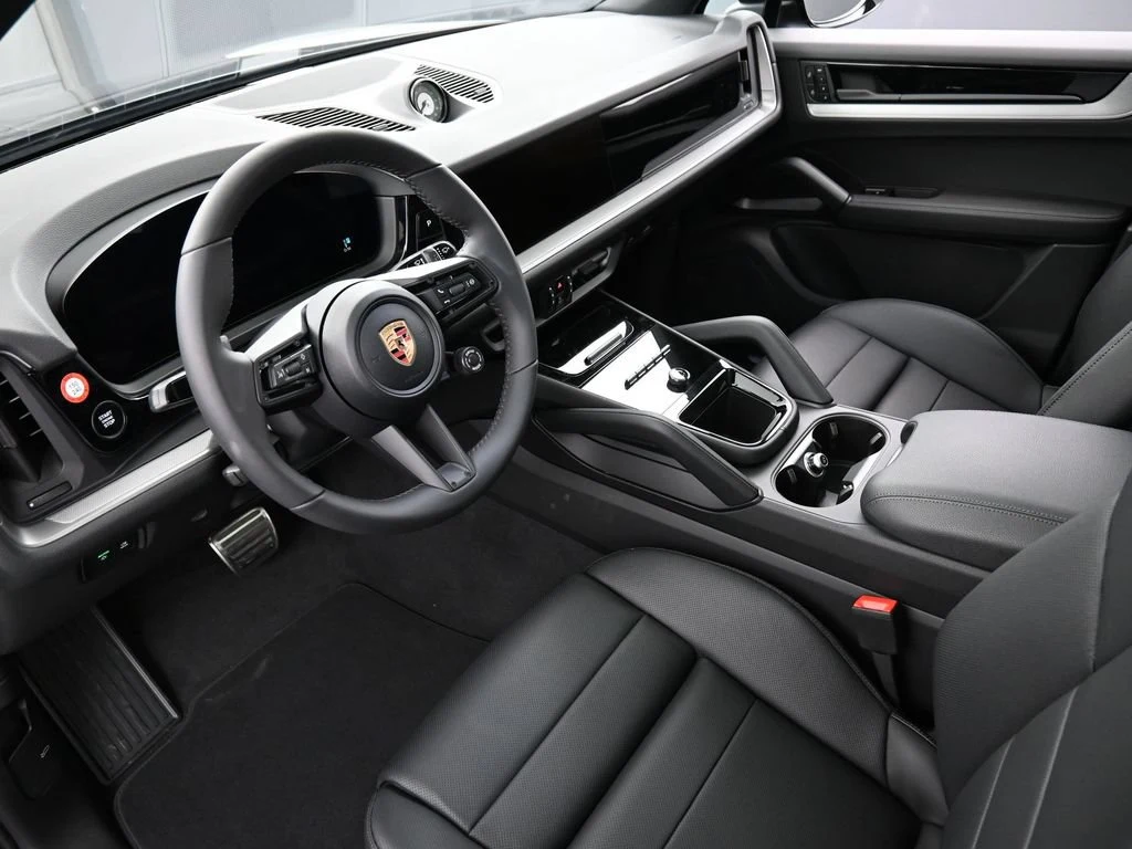 2026 Porsche Cayenne S E-Hybrid interior, Black