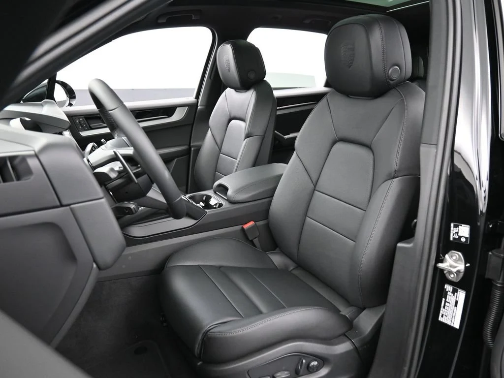 2026 Porsche Cayenne S E-Hybrid interior, seats, Black
