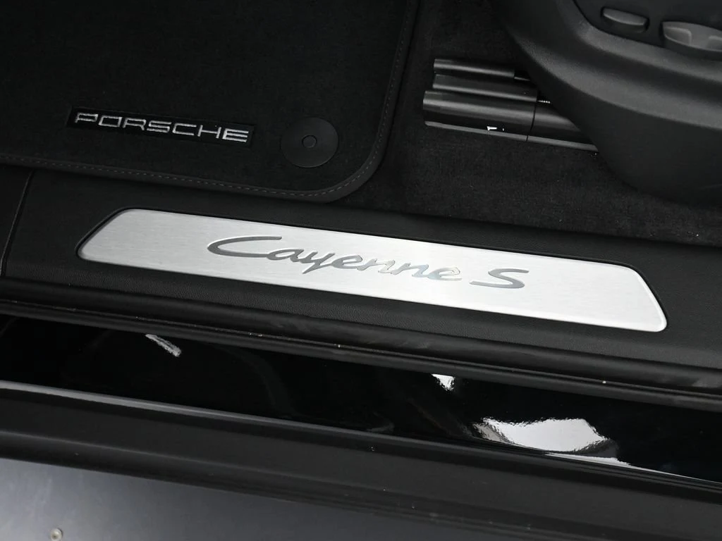 2026 Porsche Cayenne S E-Hybrid interior, door sill, Black