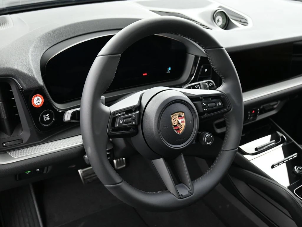 2026 Porsche Cayenne S E-Hybrid interior, Black