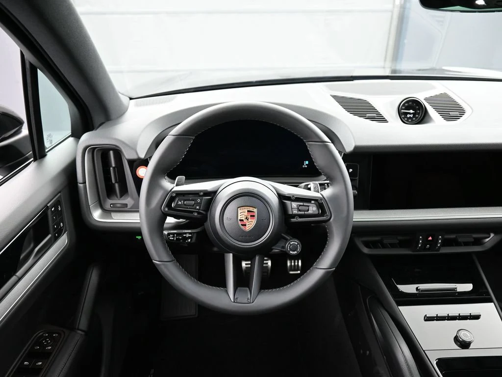 2026 Porsche Cayenne S E-Hybrid interior, Black