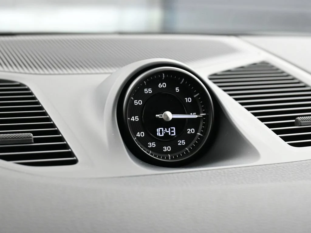 2026 Porsche Cayenne S E-Hybrid interior, Black