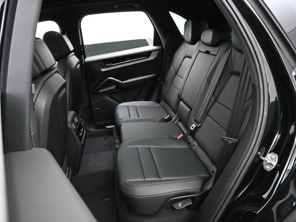 2026 Porsche Cayenne S E-Hybrid interior, seats, Black