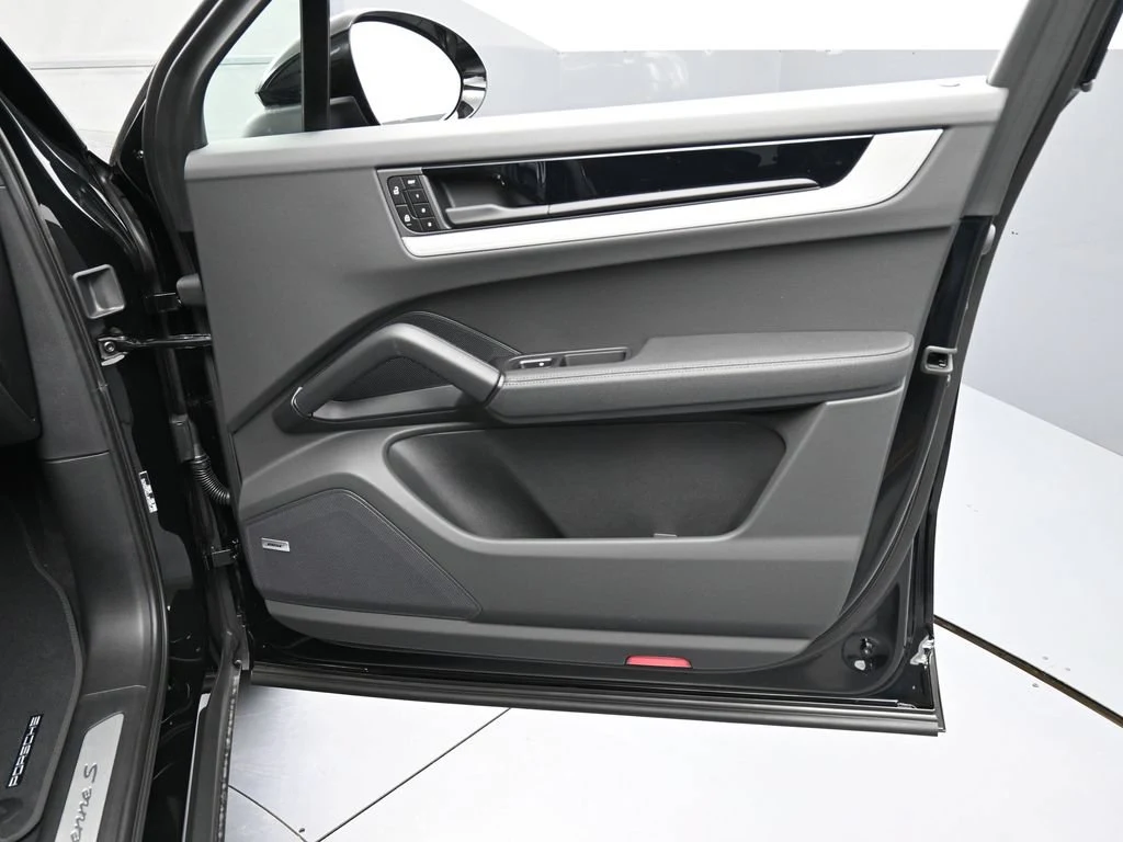 2026 Porsche Cayenne S E-Hybrid interior, door panel, Black