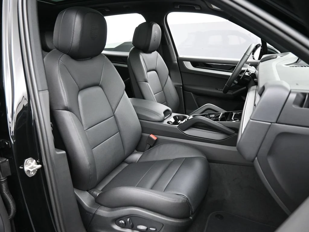 2026 Porsche Cayenne S E-Hybrid interior, seats, Black