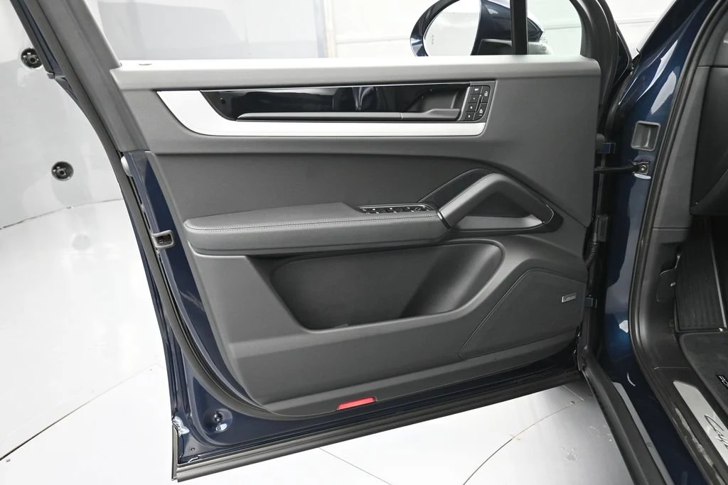 2026 Porsche Cayenne E-Hybrid interior, door panel, Black