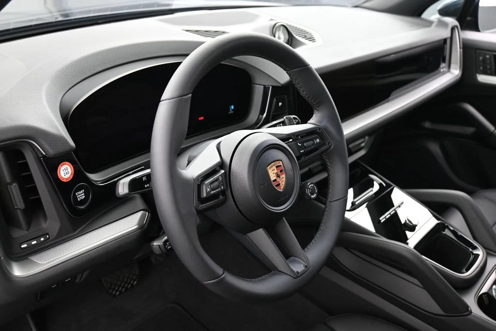 2026 Porsche Cayenne E-Hybrid interior, Black