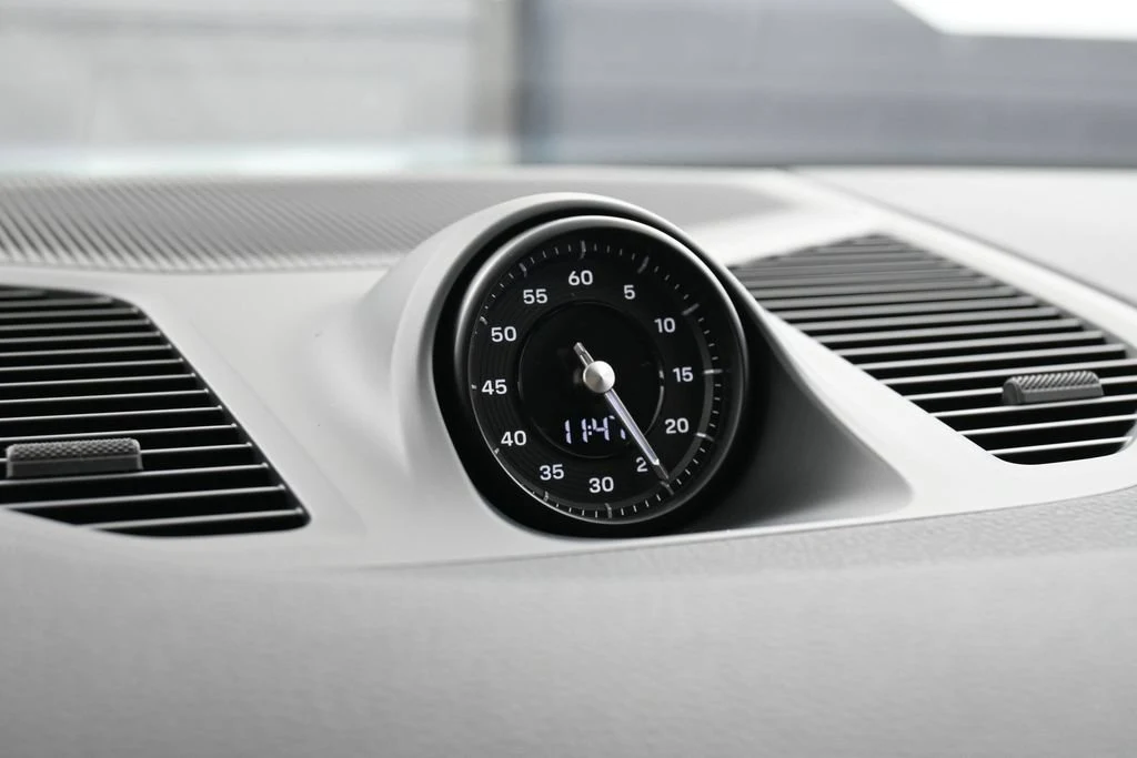 2026 Porsche Cayenne E-Hybrid interior, Black