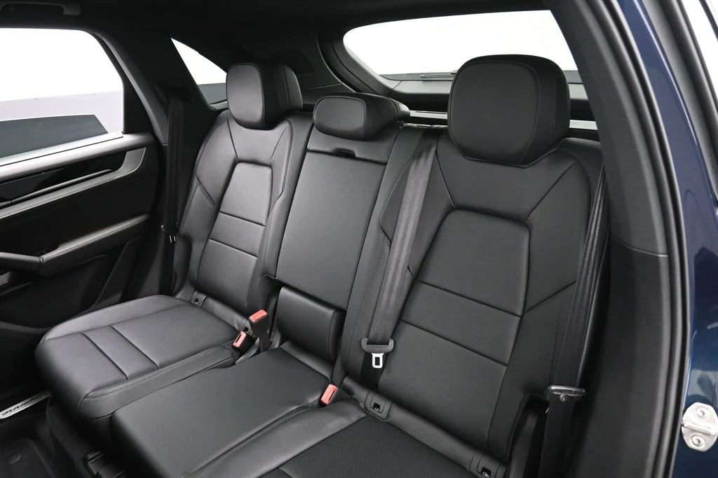 2026 Porsche Cayenne E-Hybrid interior, seats, Black