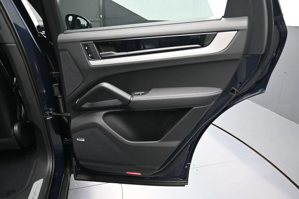 2026 Porsche Cayenne E-Hybrid interior, door panel, Black