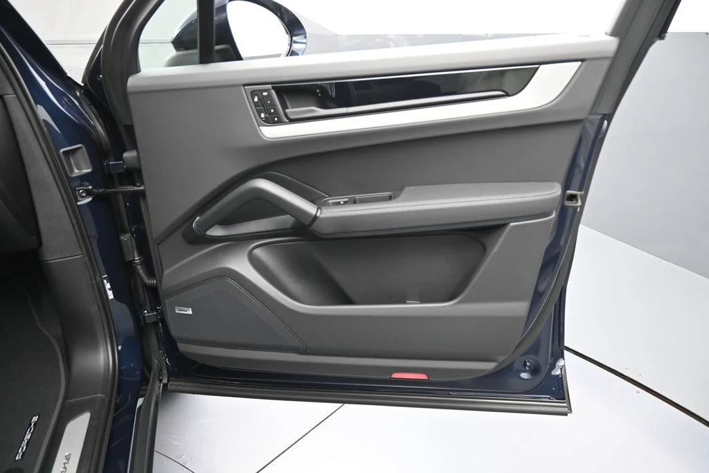 2026 Porsche Cayenne E-Hybrid interior, door panel, Black