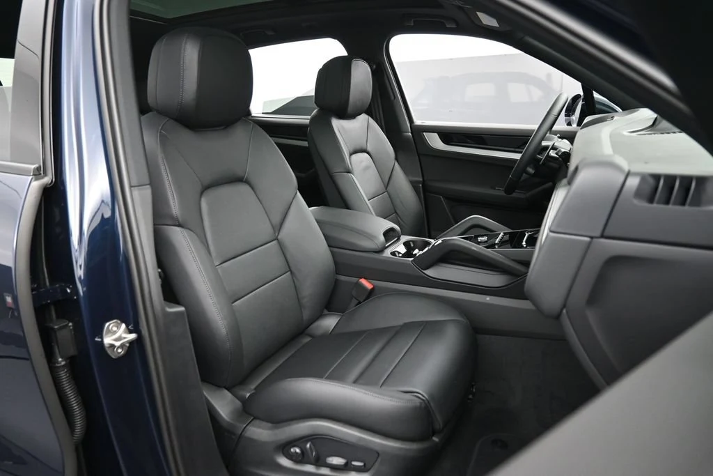 2026 Porsche Cayenne E-Hybrid interior, seats, Black