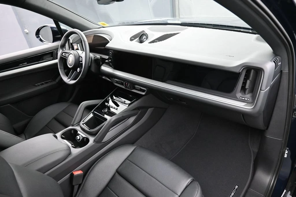 2026 Porsche Cayenne E-Hybrid interior, Black