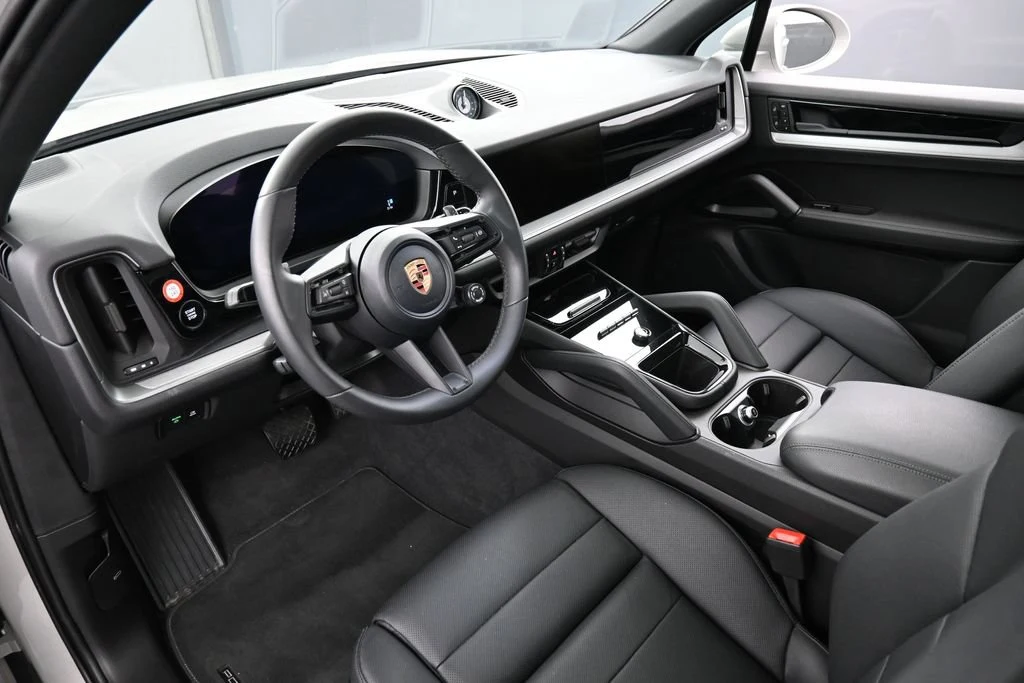 2026 Porsche Cayenne E-Hybrid interior, Black