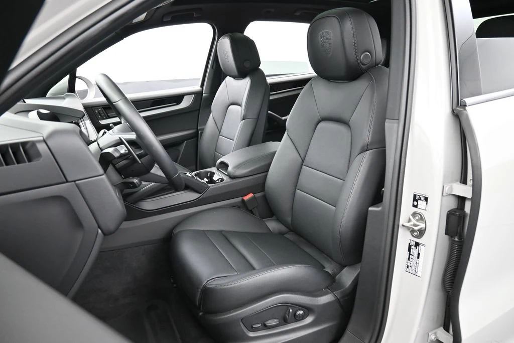 2026 Porsche Cayenne E-Hybrid interior, seats, Black