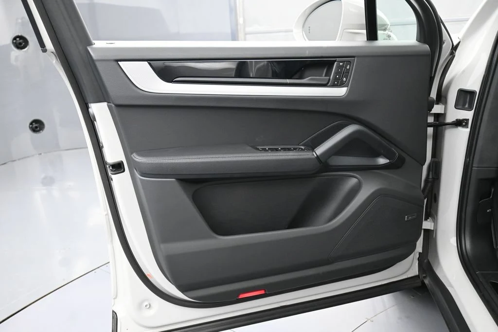 2026 Porsche Cayenne E-Hybrid interior, door panel, Black