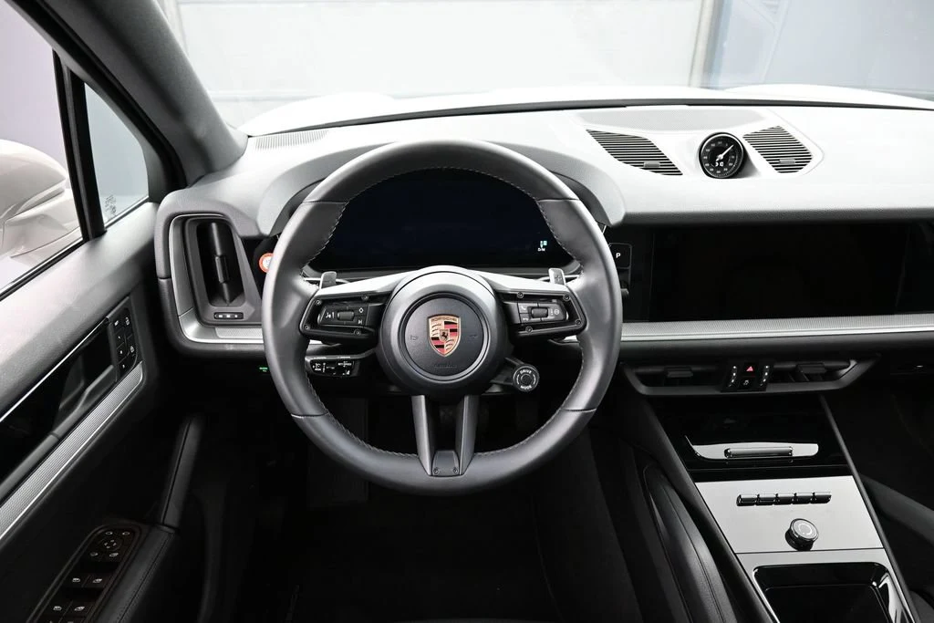 2026 Porsche Cayenne E-Hybrid interior, Black