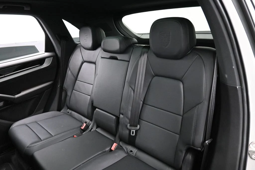 2026 Porsche Cayenne E-Hybrid interior, seats, Black