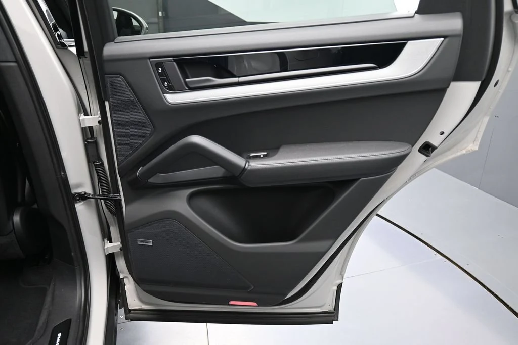 2026 Porsche Cayenne E-Hybrid interior, door panel, Black