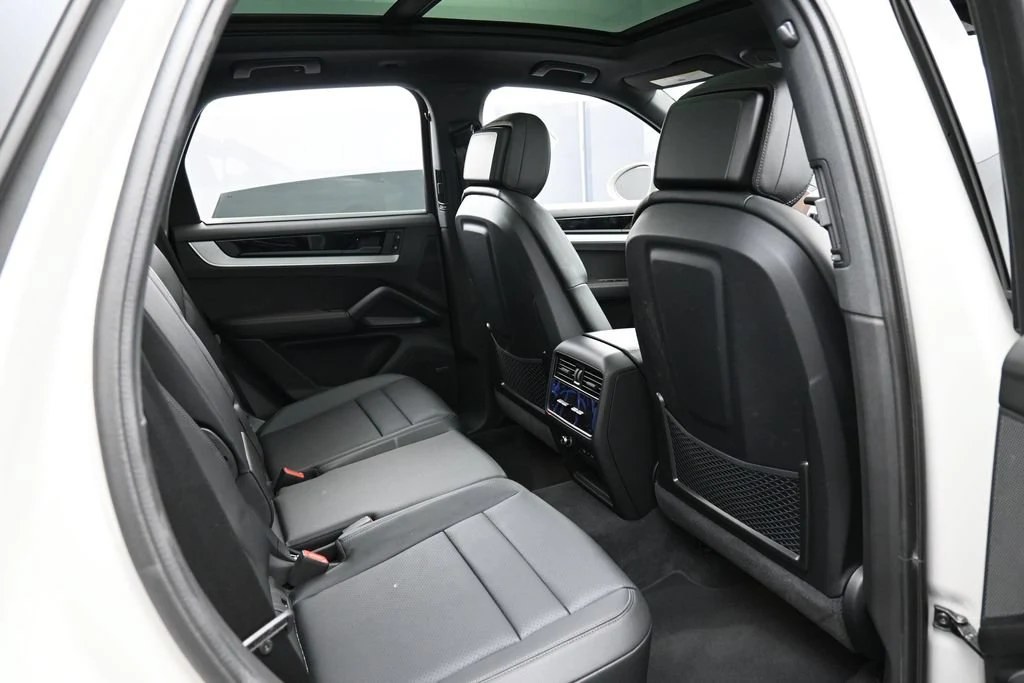 2026 Porsche Cayenne E-Hybrid interior, seats, Black