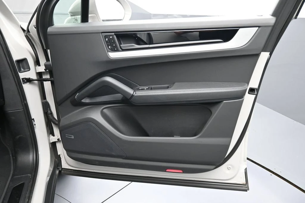 2026 Porsche Cayenne E-Hybrid interior, door panel, Black