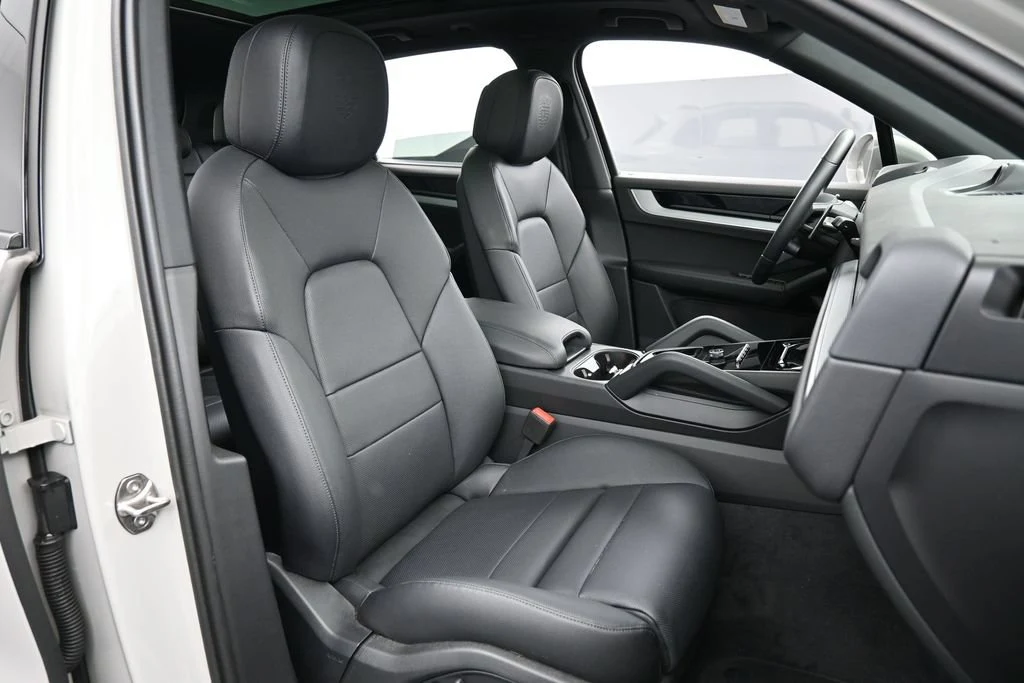 2026 Porsche Cayenne E-Hybrid interior, seats, Black