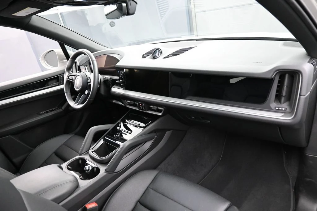 2026 Porsche Cayenne E-Hybrid interior, Black