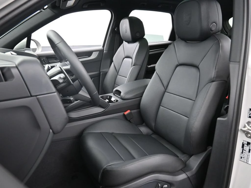 2026 Porsche Cayenne E-Hybrid interior, seats, Black