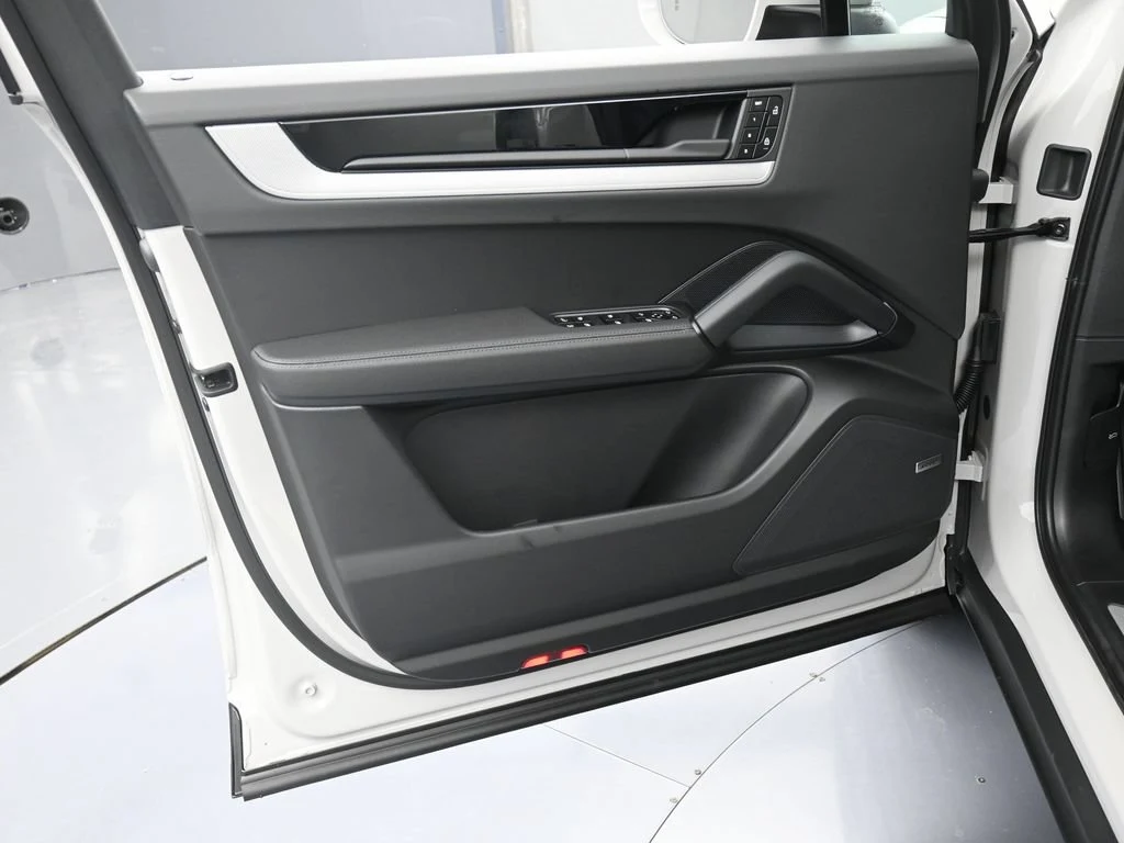 2026 Porsche Cayenne E-Hybrid interior, door panel, Black