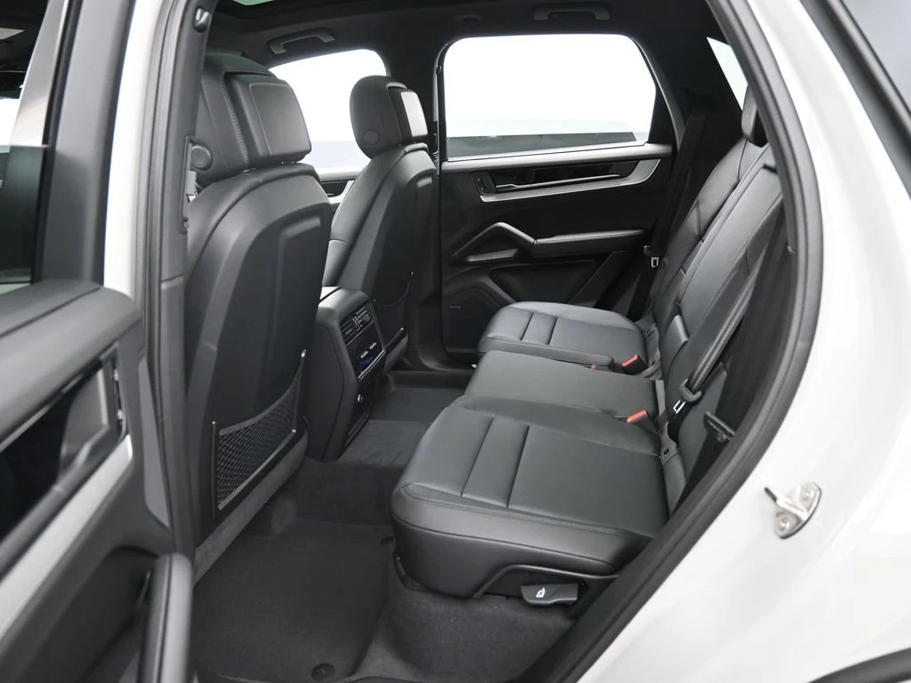 2026 Porsche Cayenne E-Hybrid interior, seats, Black