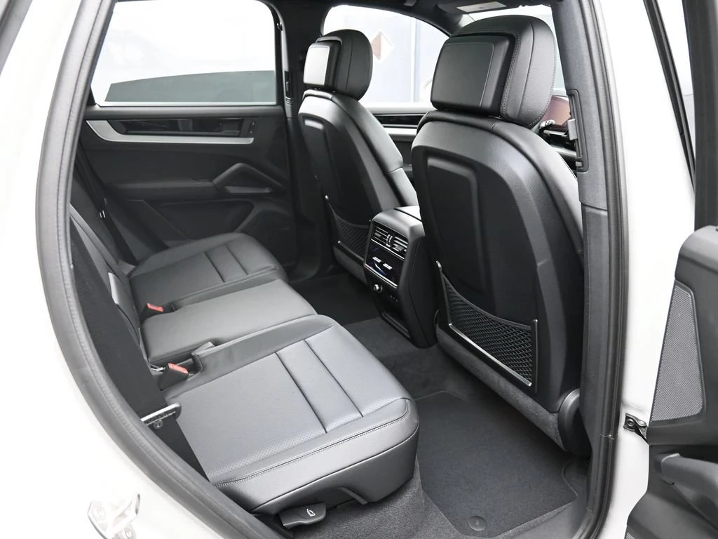 2026 Porsche Cayenne E-Hybrid interior, Black