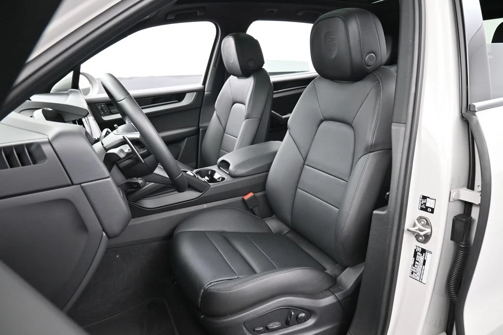 2026 Porsche Cayenne E-Hybrid interior, seats, Black
