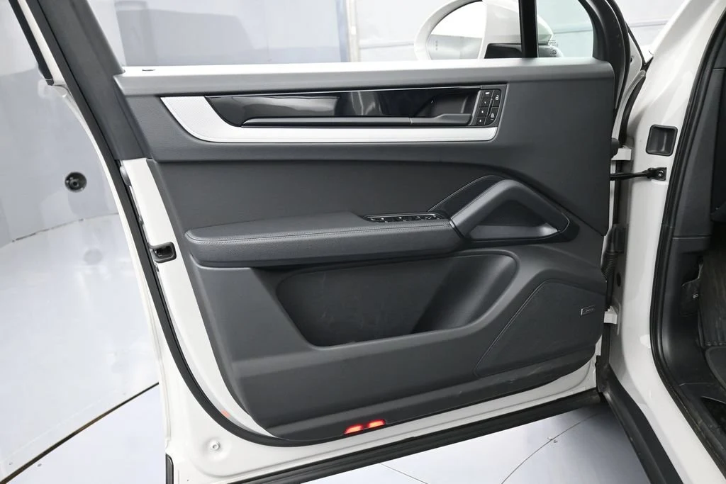 2026 Porsche Cayenne E-Hybrid interior, door panel, Black