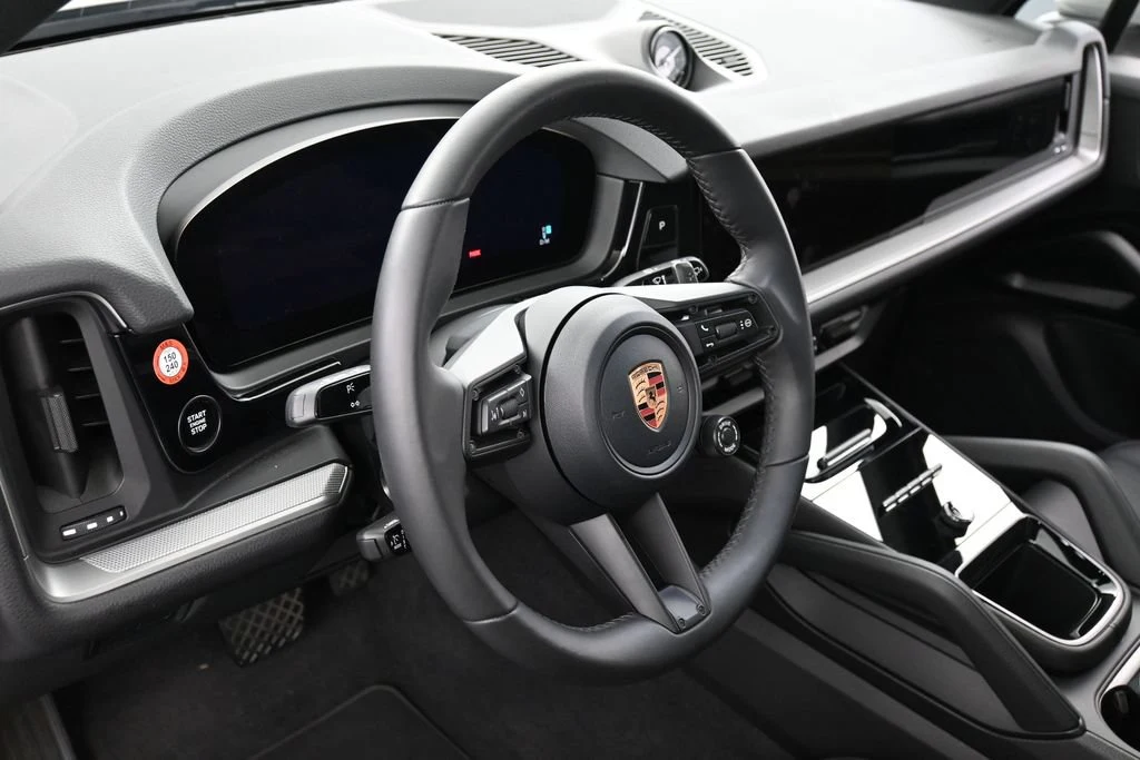 2026 Porsche Cayenne E-Hybrid interior, Black