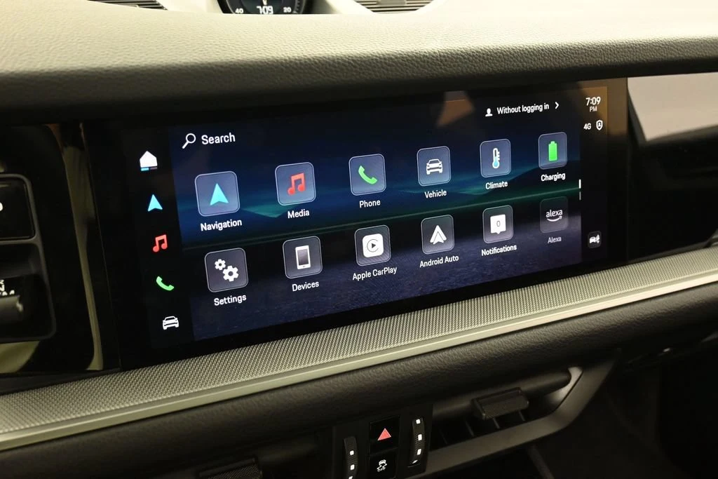 2026 Porsche Cayenne E-Hybrid interior, Black