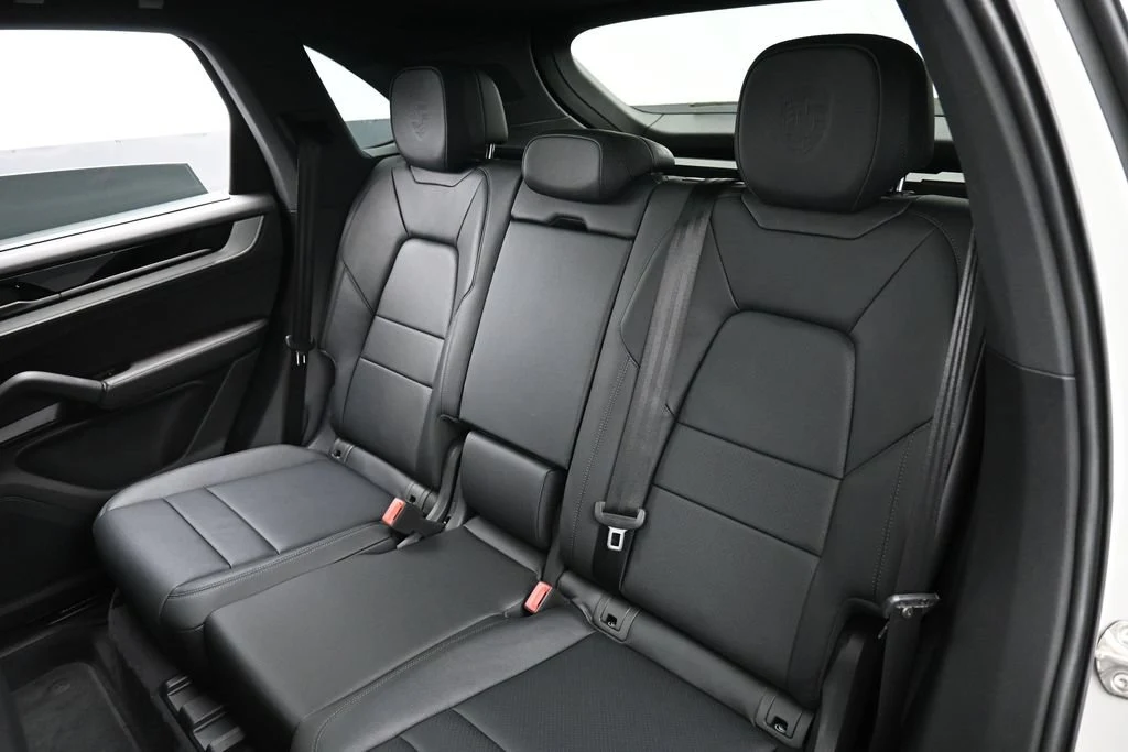 2026 Porsche Cayenne E-Hybrid interior, seats, Black
