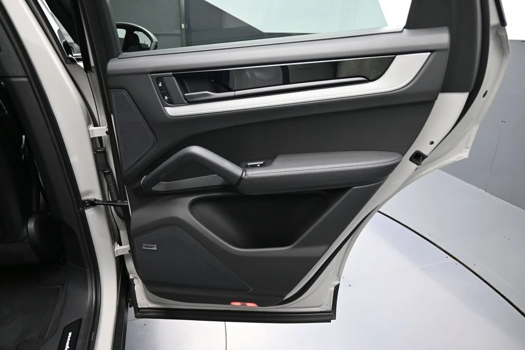 2026 Porsche Cayenne E-Hybrid interior, door panel, Black