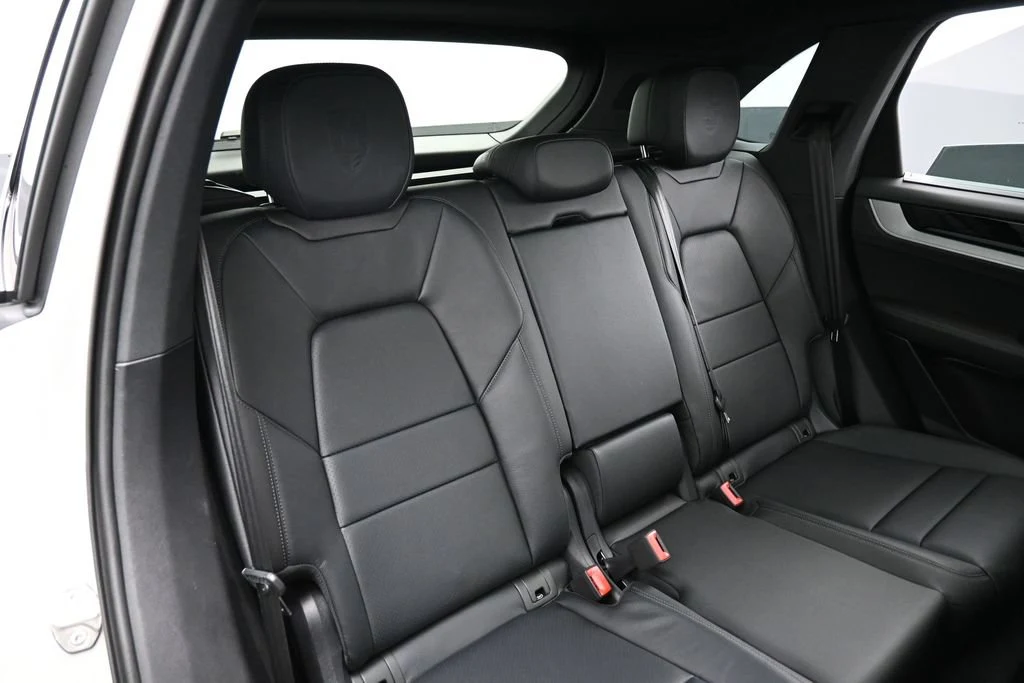 2026 Porsche Cayenne E-Hybrid interior, seats, Black