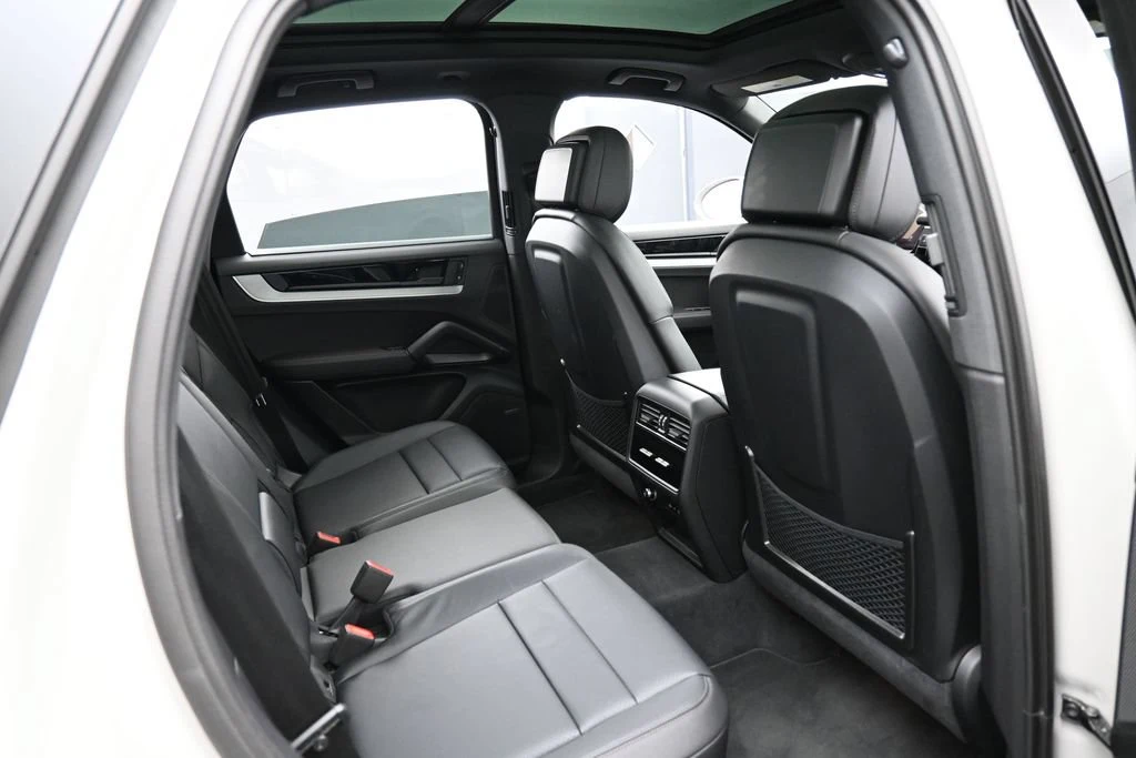 2026 Porsche Cayenne E-Hybrid interior, seats, Black